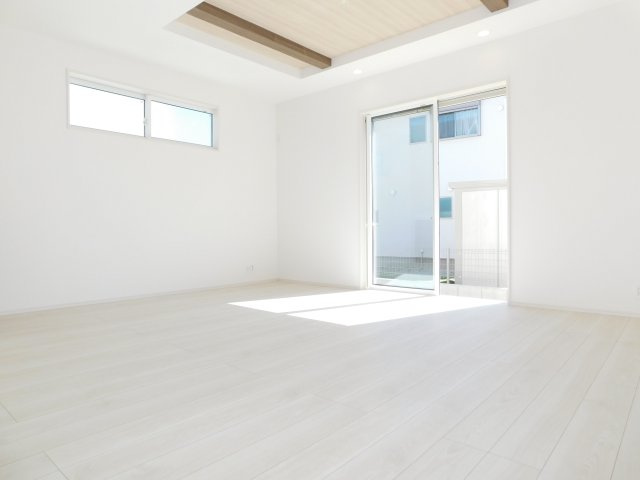 名古屋市港区春田野２丁目の新築一戸建のその他|◇リビング◇　　南面で明るいリビング１９．３７５帖　ポップアップ天井のオシャレな対面キッチン♪