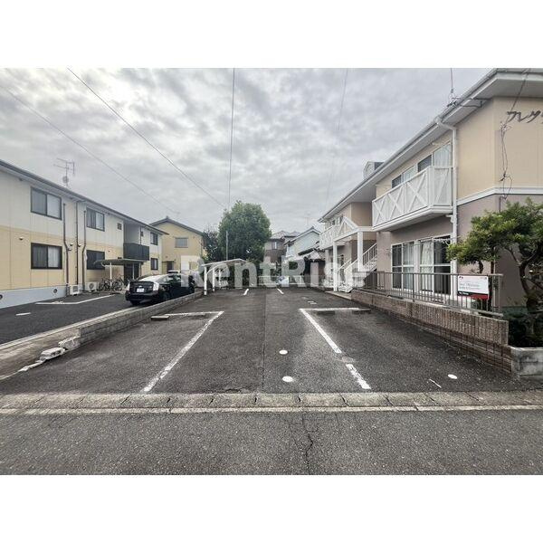 フレグランスセイの駐車場