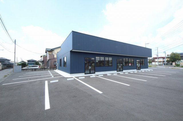 鹿沼市上野町テナントの駐車場|東側駐車場8台　撮影地点から背後に2台
