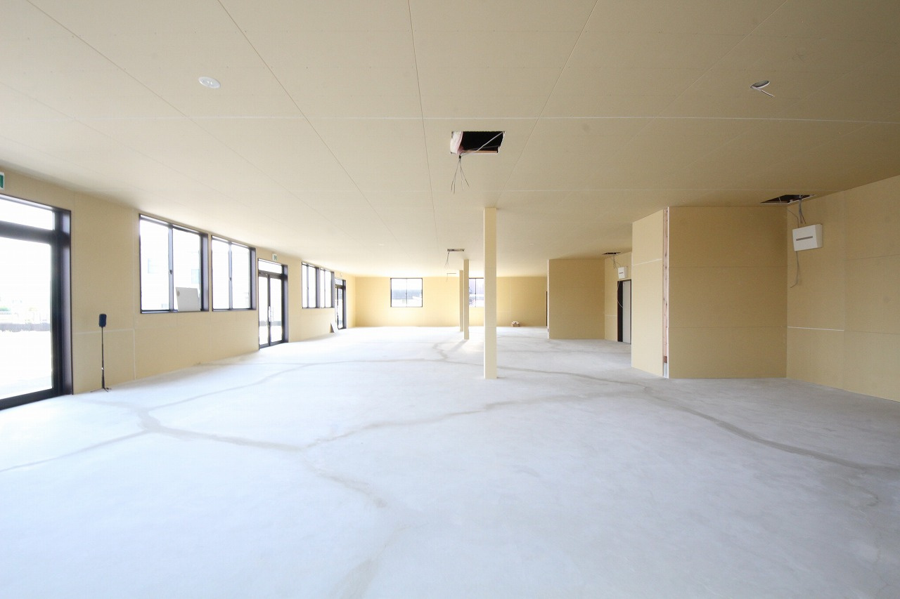 鹿沼市上野町テナントのロビー|３号室中央から１号室方向