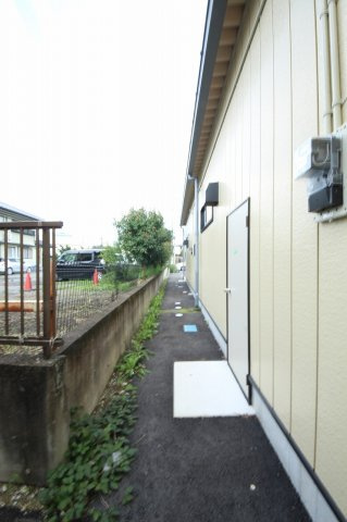 鹿沼市上野町テナントの庭|非常口