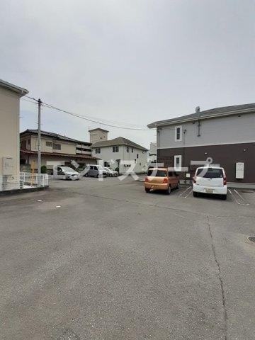 サンブロードの駐車場|高崎、前橋のお部屋探しはエンドスケープまで！お客様の理想お聞かせ下さい♪