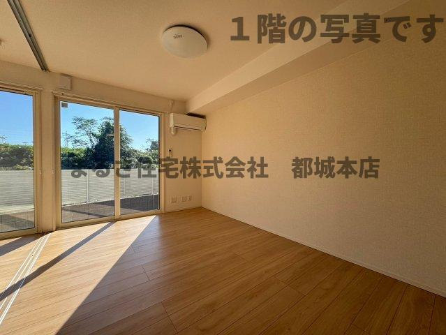 メゾン・ド・フルールの居間・リビング|１階の写真です