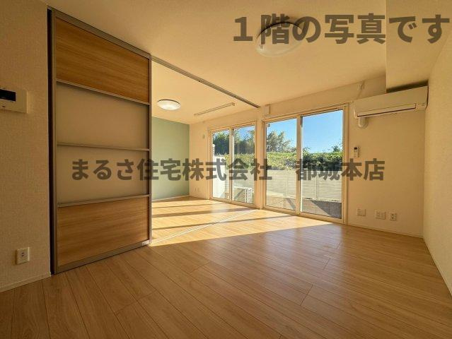 メゾン・ド・フルールの居間・リビング|１階の写真です