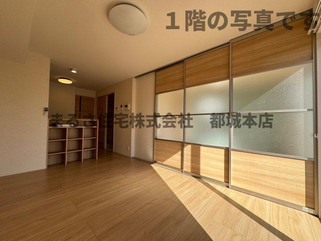 メゾン・ド・フルールの居間・リビング|１階の写真です