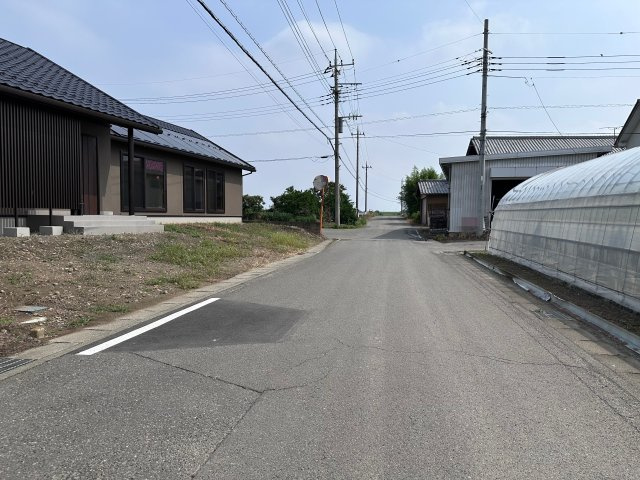 【前面道路含む現地写真】 | 本庄市小和瀬　新築戸建　全1棟　　