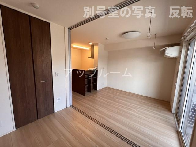 春日井市小木田町のアパートの居間・リビング