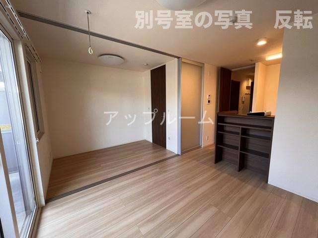 春日井市小木田町のアパートの居間・リビング