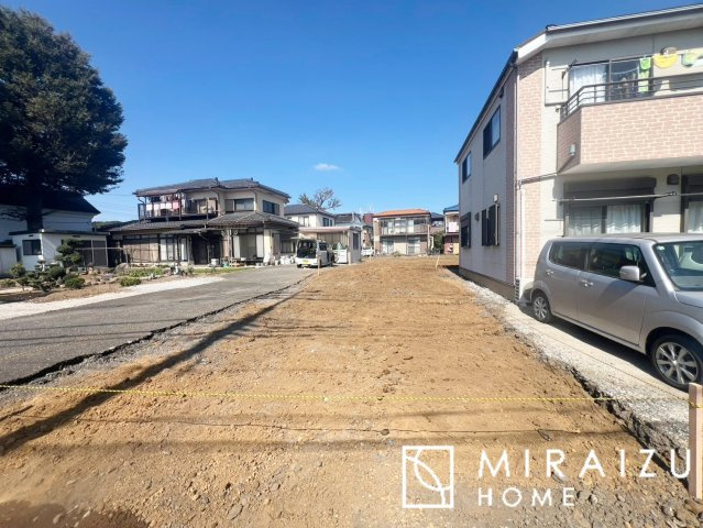 【前面道路含む現地写真】 | お車の運転に自信のない方でも安心かなと思います。とても解放感があり、日当たりも気持ちよさそうです。