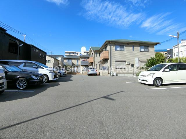 グランディール山手Ｂの駐車場