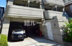 北区赤羽２丁目の賃貸マンションの駐車場