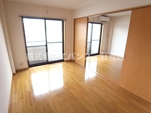 【寝室】 | ピースコート | 落ち着いて過ごせるお部屋なので、寝室にいかがでしょうか