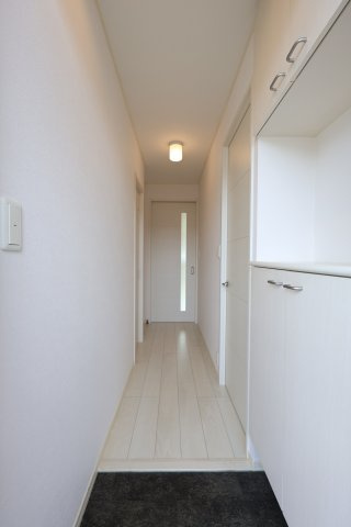 【玄関】 | ルミエールハルム