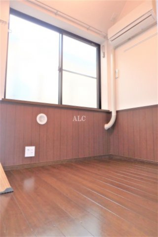 新宿区高田馬場４丁目のアパートの居間・リビング|同仕様