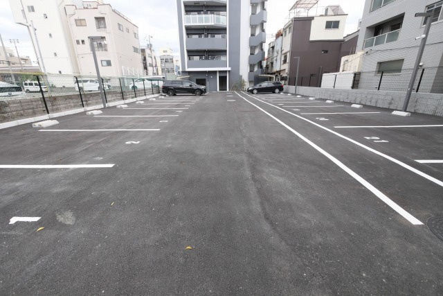 ワールドアイ大阪城EASTアドバンスの駐車場