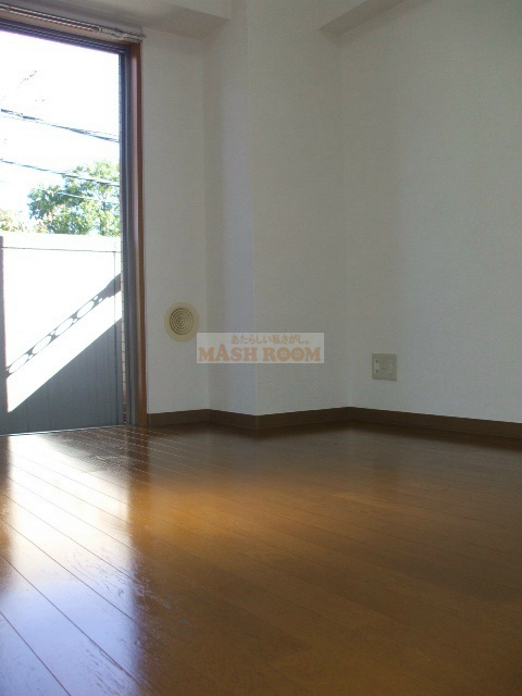 杉並区堀ノ内３丁目の賃貸マンションの居間・リビング|他部屋の参考写真です。