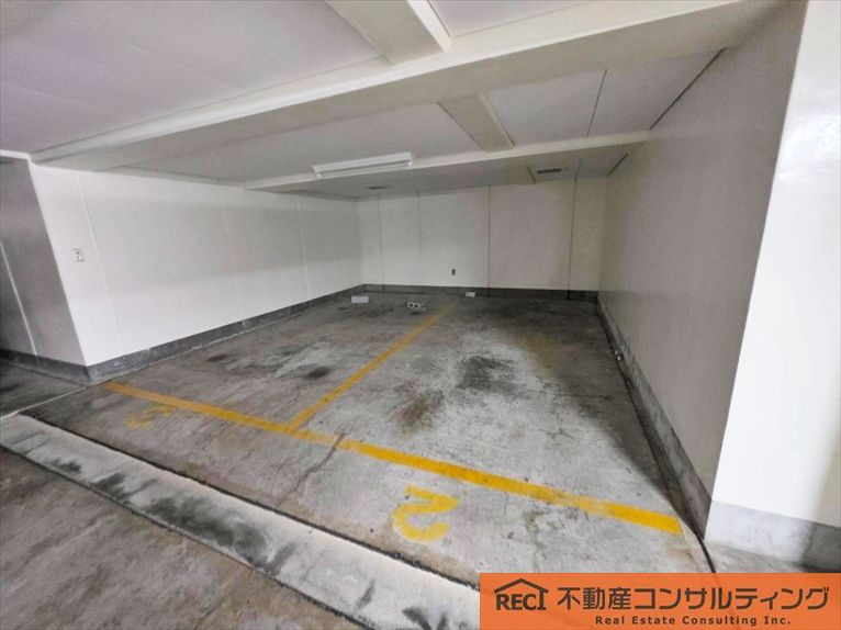 セントラルハイツ岡本の駐車場
