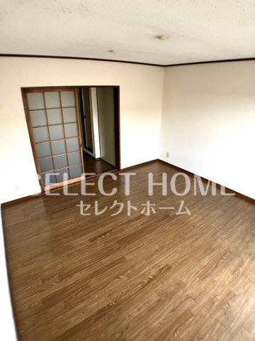【寝室】 | コーポひまわり | 開放的な寝室です
同型タイプ