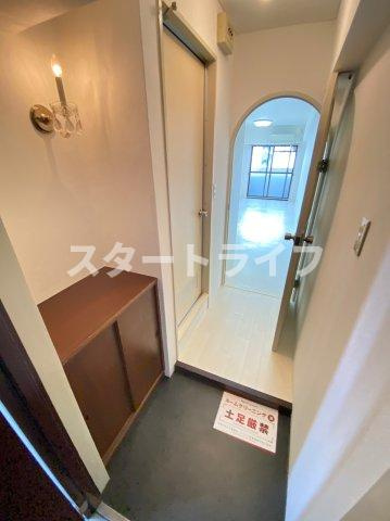 大阪市淀川区西中島５丁目の賃貸マンションの玄関