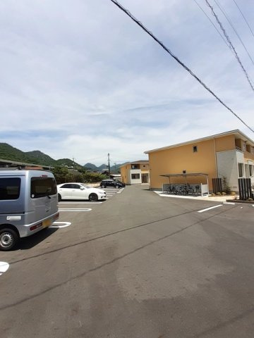 サンレジデンス　Ⅱの駐車場|駐車スペースもあります