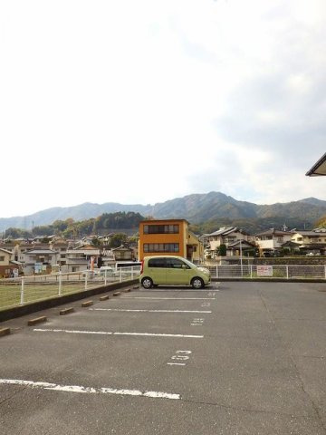 リバーサイドコートの駐車場|駐車場に車を止められます