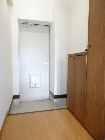 リバーサイドコートの玄関|きれいな玄関です