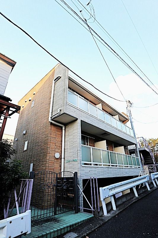 横浜市神奈川区白幡仲町のアパートの外観