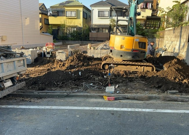 【駐車場】 | 駐車場と明記されていても、最小スペースでつくられた駐車場だと大型車は駐車できなかったり、出入りしにくくなったりする可能性があります。お車のサイズと購入したい物件の駐車場のサイズを現地で確認しましょう。