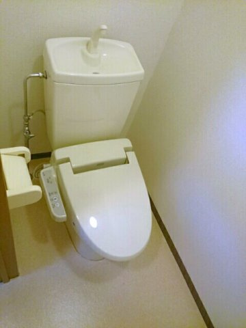 メイプルハイツのトイレ|ゆったりとした空間のトイレです