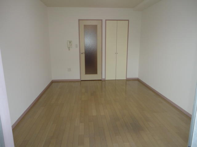 西東京市保谷町３丁目の賃貸マンションの居間・リビング