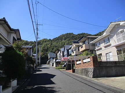 佐伯区観音台３丁目の前面道路含む現地写真