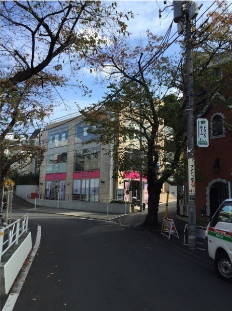 パルク表参道の周辺