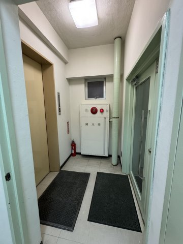 興亜第二ビルの玄関