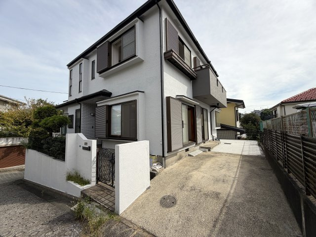 建物４０坪もあると、こうも違う！中も外もお手入れされ、しばらくはメンテナンス不要カモ。駐車場も２台車種によってはイケる？そのくらいのポテンシャルある『旭区中白根４丁目』リフォーム戸建