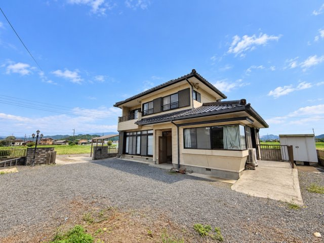 山景色と暮らす約130坪×大型カーポート×太陽光・蓄電池の家の外観
