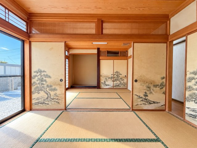 山景色と暮らす約130坪×大型カーポート×太陽光・蓄電池の家の和室