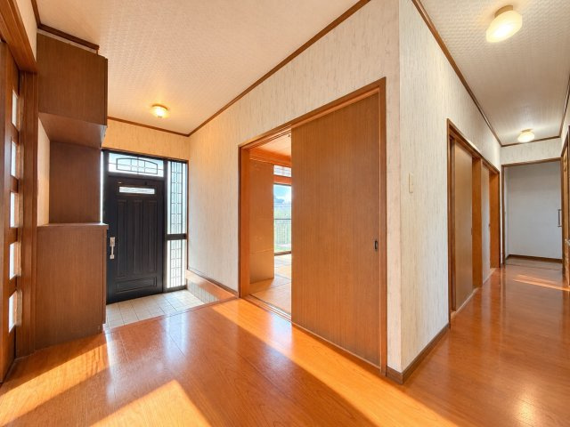 山景色と暮らす約130坪×大型カーポート×太陽光・蓄電池の家の内装