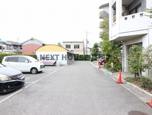 エバーグリーン の駐車場