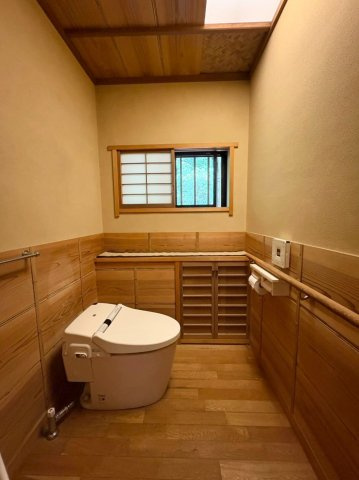 富士宮市上柚野　中古戸建（茶室有・敷地内倉庫付き）のトイレ