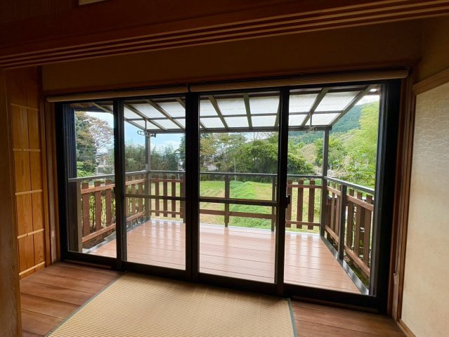 富士宮市上柚野　中古戸建（茶室有・敷地内倉庫付き）のバルコニー