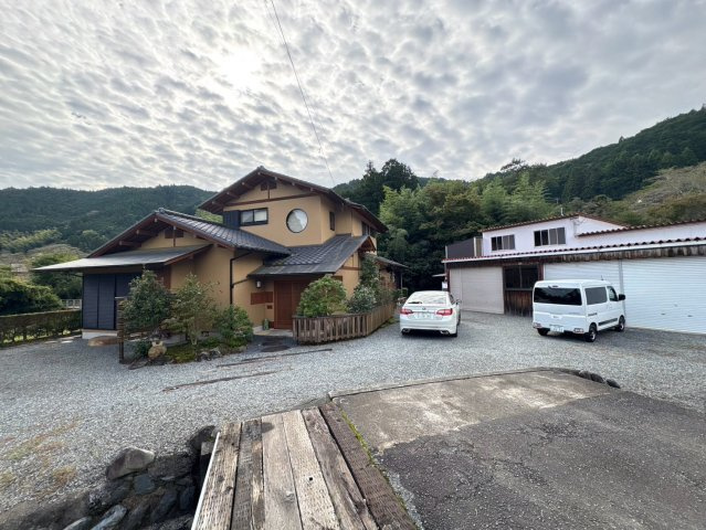 富士宮市上柚野　中古戸建（茶室有・敷地内倉庫付き）の外観