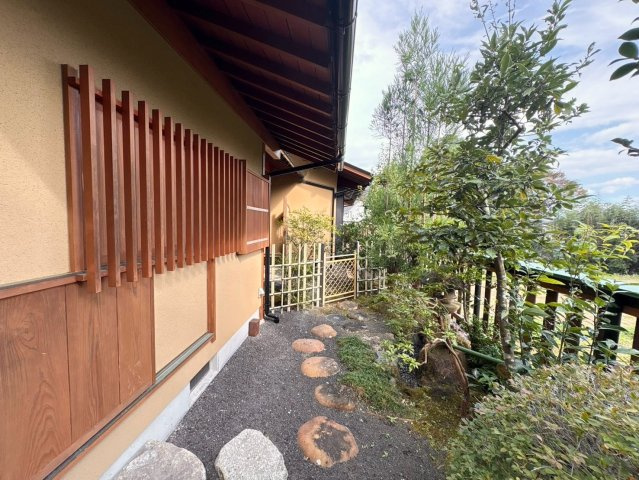 富士宮市上柚野　中古戸建（茶室有・敷地内倉庫付き）の庭