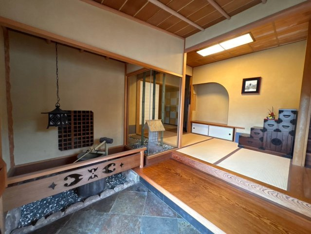 富士宮市上柚野　中古戸建（茶室有・敷地内倉庫付き）の玄関
