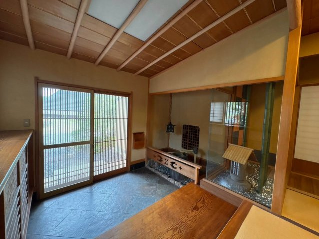 富士宮市上柚野　中古戸建（茶室有・敷地内倉庫付き）の玄関