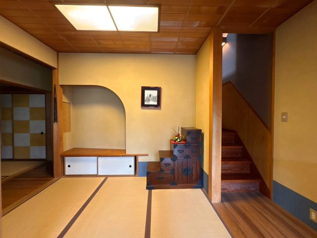 富士宮市上柚野　中古戸建（茶室有・敷地内倉庫付き）の玄関