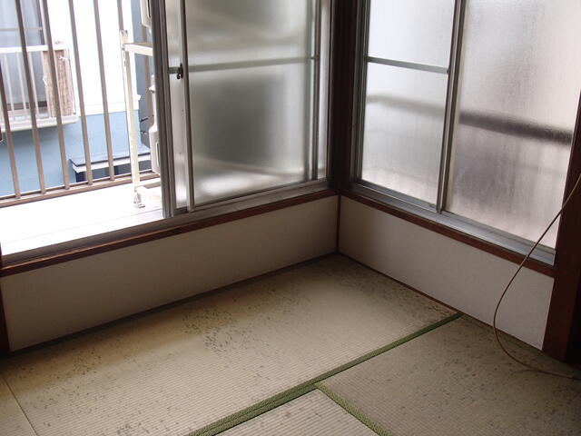 春江町貸家の和室