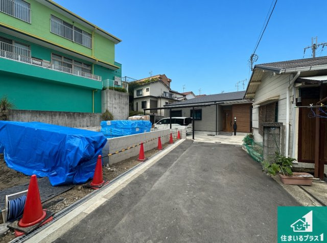 ◆羽曳野市南恵我之荘　新築一戸建ての前面道路含む現地写真|周辺は閑静な住宅街です。前面道路もしっかりと有りますので車の出し入れも安心ですよ！