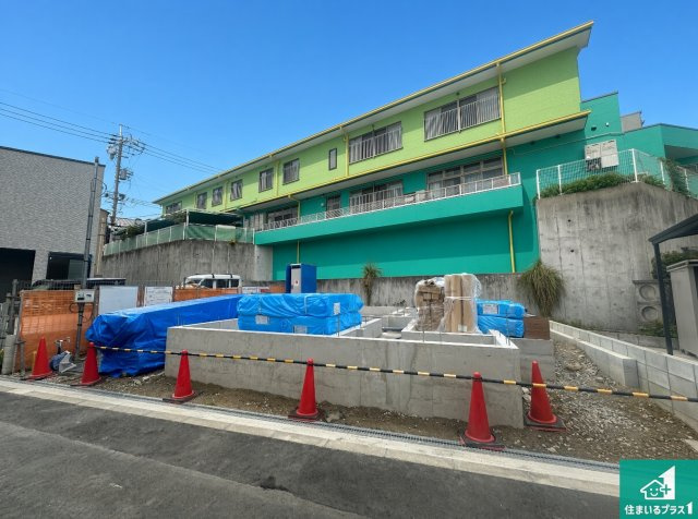 ◆羽曳野市南恵我之荘　新築一戸建ての外観|ご案内の際は現地集合はもちろん、ご自宅の送迎や最寄りの駅迄のお迎え等お気軽にご相談ください。