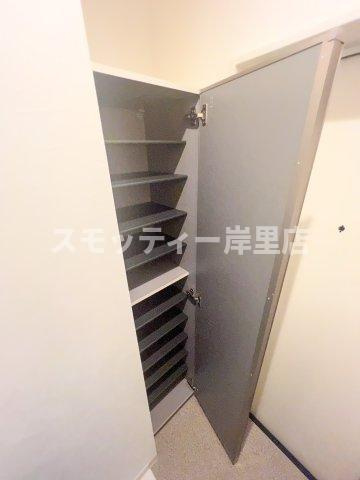 アバンティオ西住之の玄関