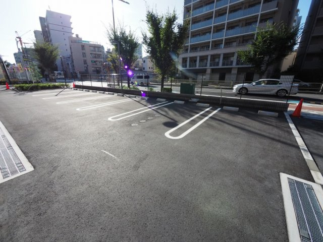 セレニテ梅田北グランデの駐車場